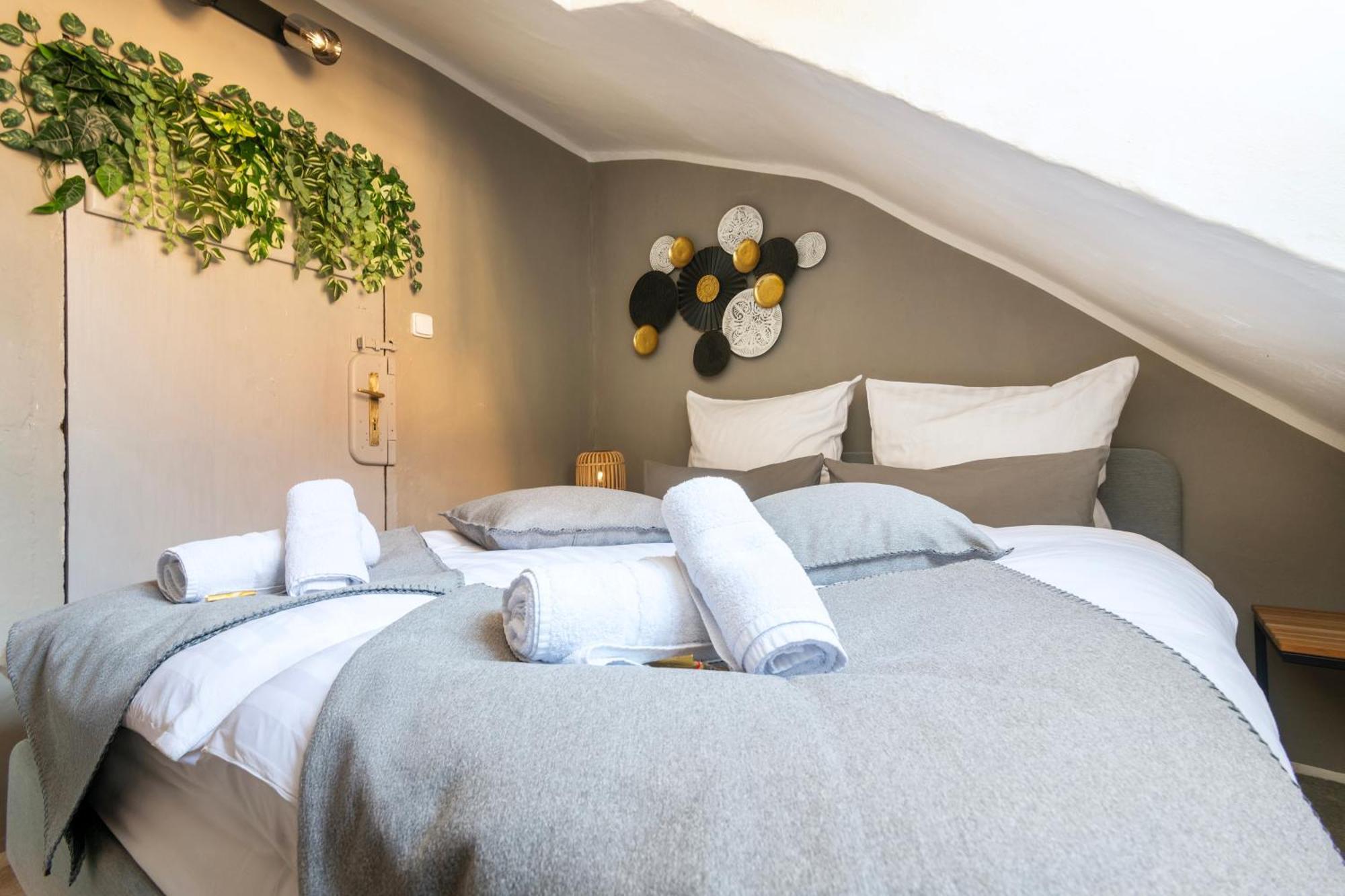 20 Seconds To Charles Bridge Apartment Prague Ngoại thất bức ảnh